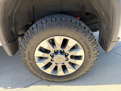 Used 2024 Chevrolet Silverado 2500 LT AWD/4WD image 44