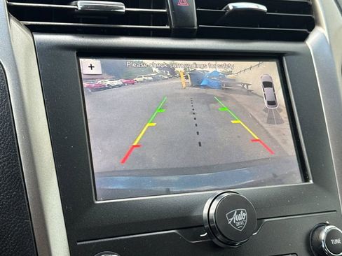 Used 2019 Ford Fusion SE FWD image 19