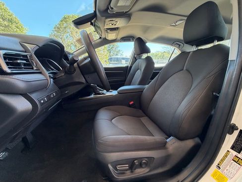 Used 2023 Toyota Camry LE image 5