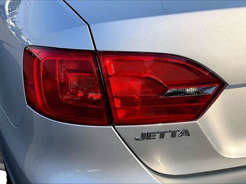 Used 2014 Volkswagen Jetta SE FWD image 18