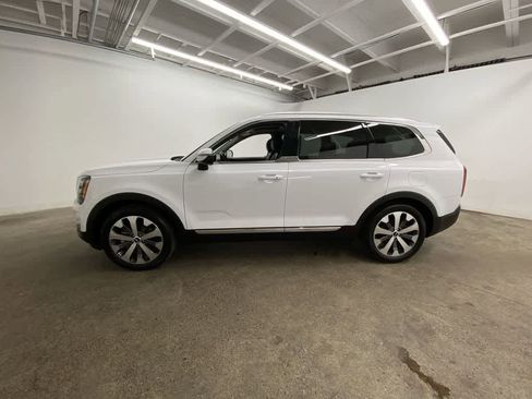 Used 2022 Kia Telluride EX w/ EX Premium Package image 3