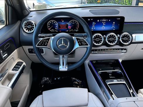 Used 2025 Mercedes-Benz GLB 250 image 5