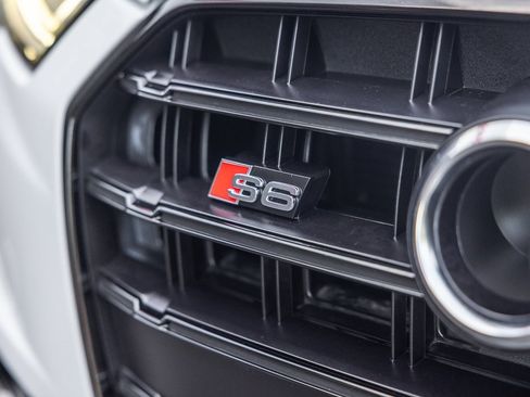 Used 2018 Audi S6 Premium Plus image 28