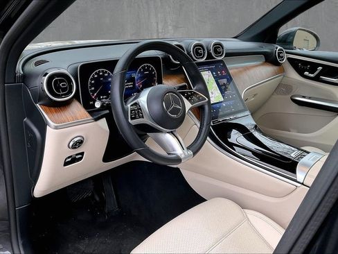 Used 2023 Mercedes-Benz GLC 300 4MATIC image 17