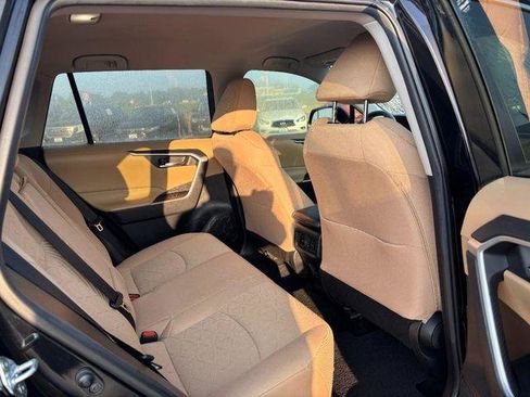 Certified 2022 Toyota RAV4 XLE FWD image 10