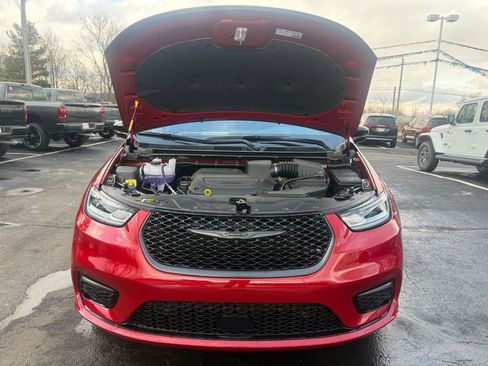New 2026 Chrysler Pacifica Limited w/ S Appearance Package FWD image 23