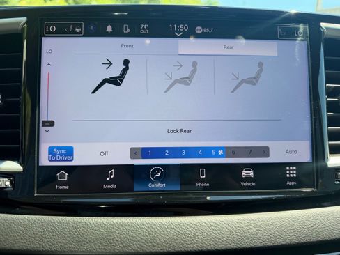 Used 2024 Chrysler Pacifica Touring-L FWD image 43
