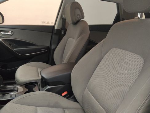 Used 2018 Hyundai Santa Fe SE FWD image 17