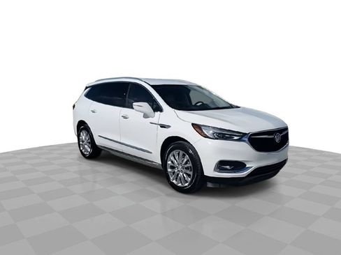 Used 2020 Buick Enclave Essence w/ Sound and Sites Package image 2