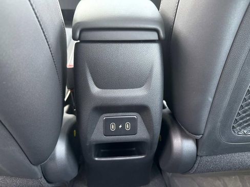 Used 2024 Hyundai Venue Limited image 12