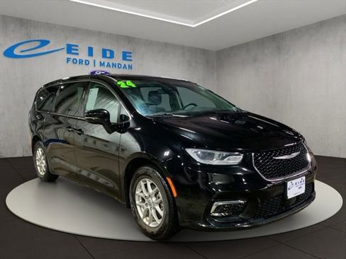 Used 2024 Chrysler Pacifica Touring-L image 1