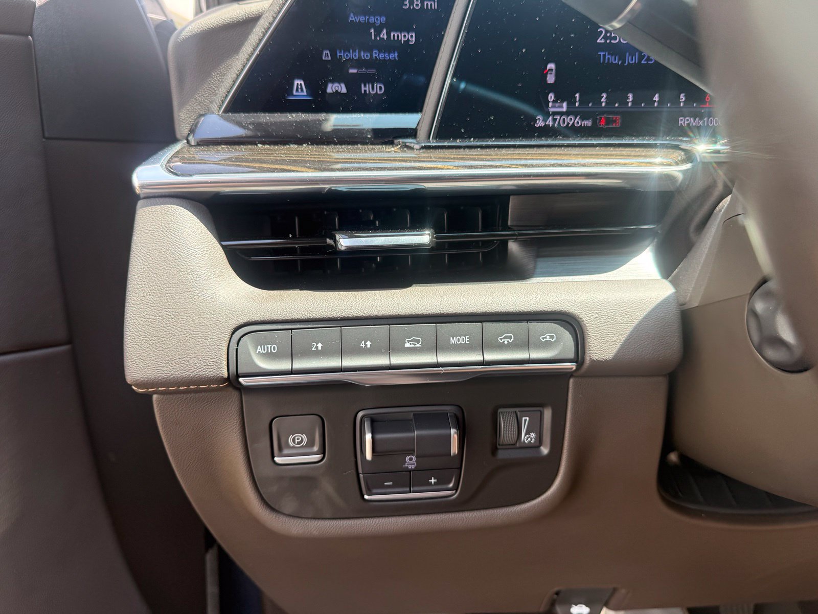 Used 2022 Cadillac Escalade ESV Sport w/ Touring Package AWD/4WD image 17
