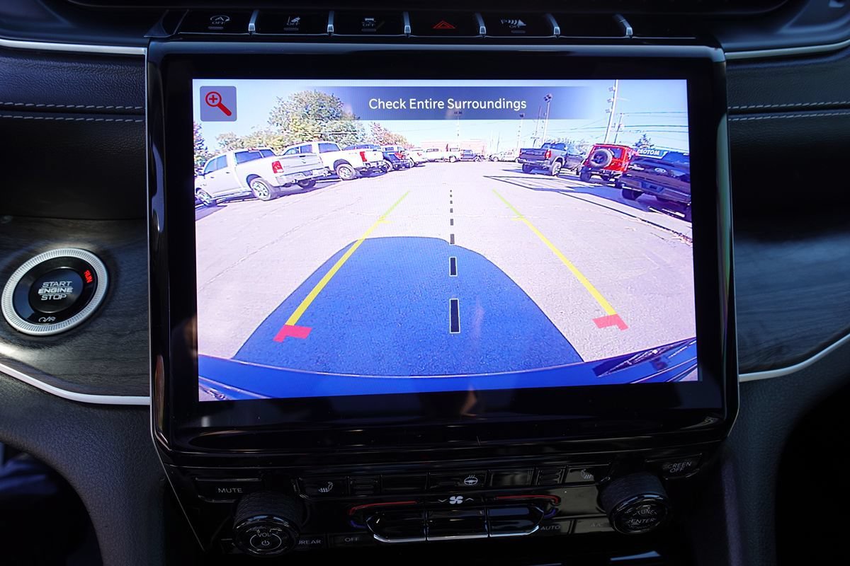 Used 2024 Jeep Grand Cherokee Limited w/ Black Appearance Package AWD/4WD image 46