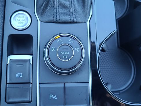 Used 2018 Volkswagen Atlas SEL AWD/4WD image 26