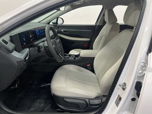 Used 2025 Hyundai Sonata SE FWD image 10