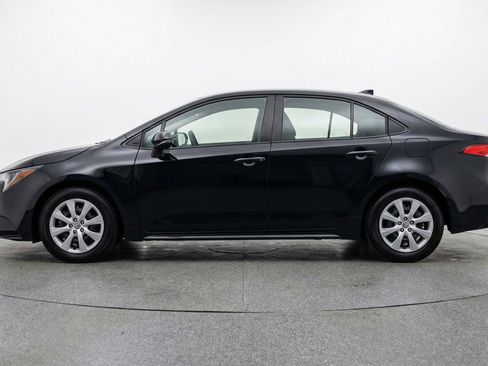 Used 2025 Toyota Corolla LE FWD image 5