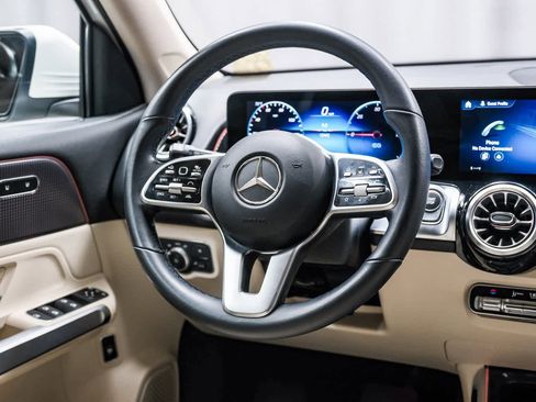 Certified 2022 Mercedes-Benz EQB 300 4MATIC image 17