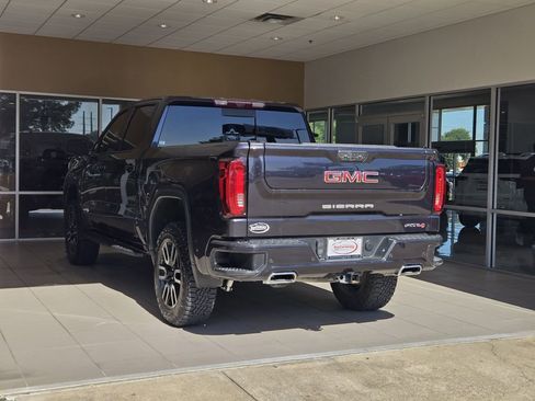 Used 2024 GMC Sierra 1500 AT4 w/ Technology Package AWD/4WD image 5