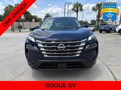Used 2025 Nissan Rogue SV FWD image 2
