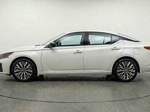 Used 2025 Nissan Altima 2.5 SV image 5