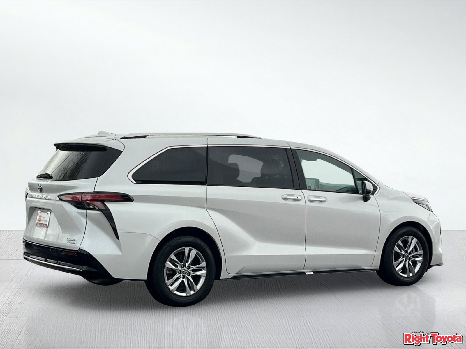 Certified 2023 Toyota Sienna Limited FWD image 7