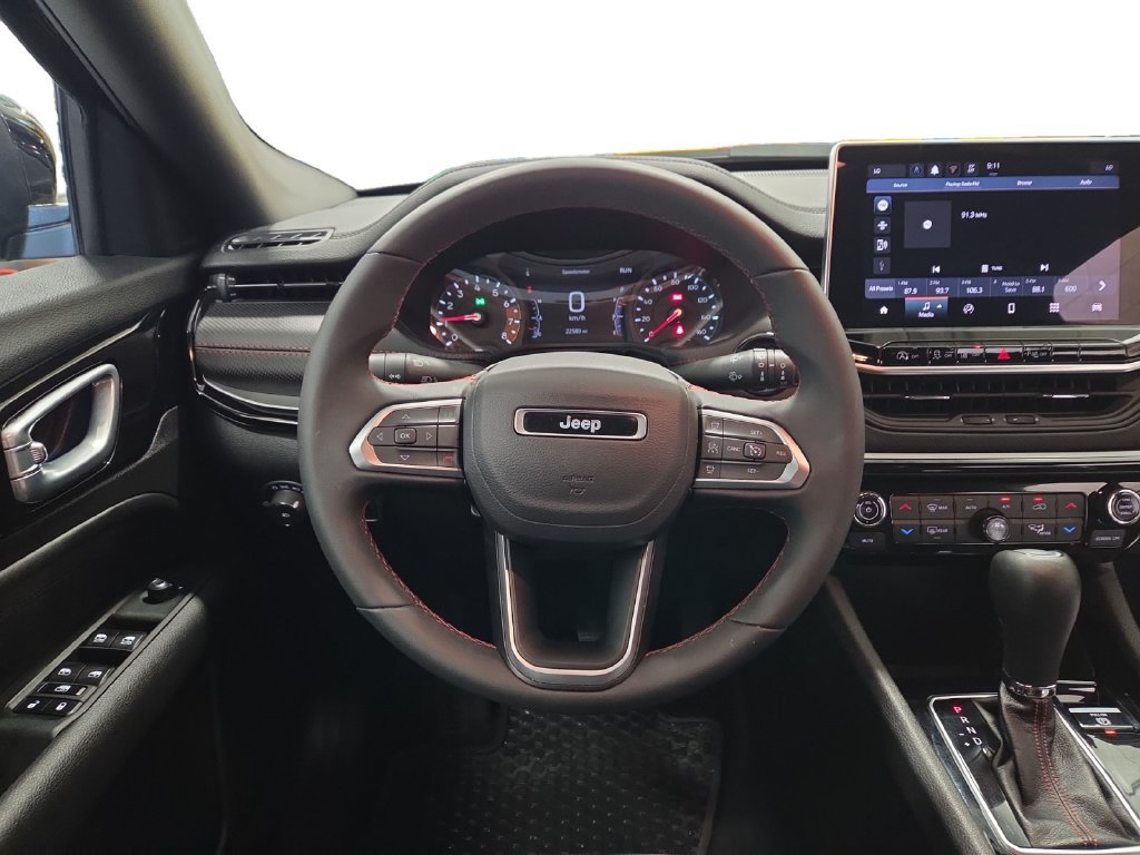 Used 2025 Jeep Compass Trailhawk AWD/4WD image 12