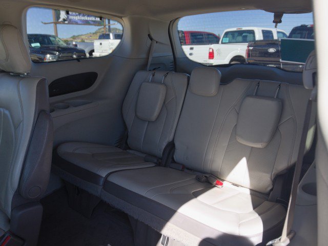 Used 2017 Chrysler Pacifica Touring-L Plus w/ Tire & Wheel Group FWD image 27