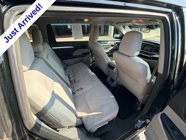 Used 2018 Toyota Highlander LE FWD image 20