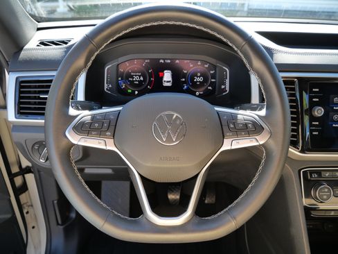 Certified 2022 Volkswagen Atlas Cross Sport SE image 26