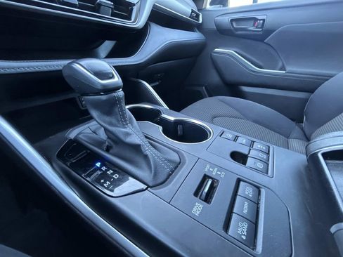 Used 2024 Toyota Highlander LE image 35