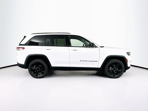 Used 2023 Jeep Grand Cherokee Altitude AWD/4WD image 10