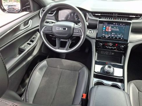 Used 2023 Jeep Grand Cherokee L Laredo AWD/4WD image 14
