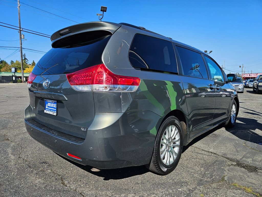 Used 2011 Toyota Sienna XLE w/ Premium Pkg FWD image 5