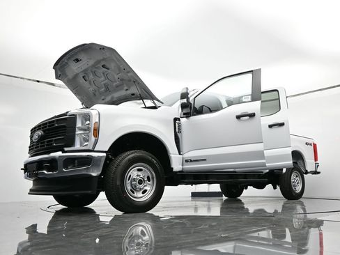New 2026 Ford F250 XL w/ XL Chrome Package image 45