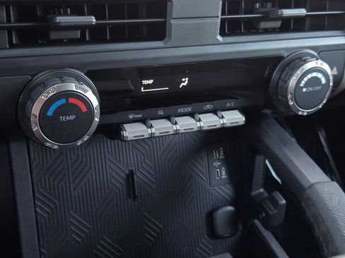 Used 2024 Toyota Tacoma SR5 AWD/4WD image 18