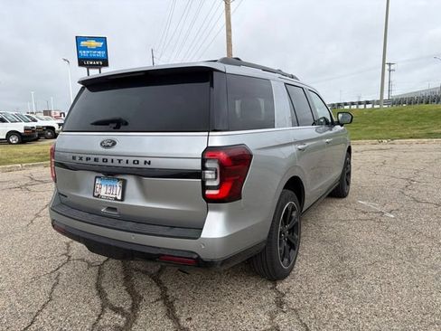 Used 2024 Ford Expedition Limited AWD/4WD image 5