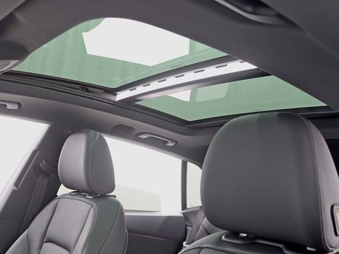 Used 2021 Audi Q8 Prestige w/ Prestige Package image 34