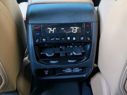 Used 2021 Jeep Grand Cherokee L Summit image 18