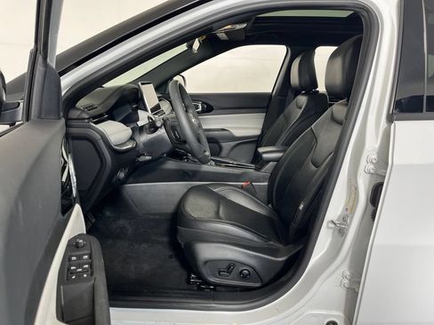 Used 2025 Jeep Compass Limited w/ Elite Group AWD/4WD image 30