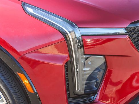 Used 2024 Cadillac XT4 Sport w/ Technology Package image 7