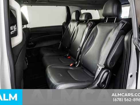 Used 2025 Kia Carnival SX Prestige FWD image 17