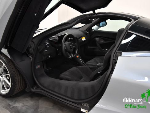 Used 2025 McLaren 750S image 21