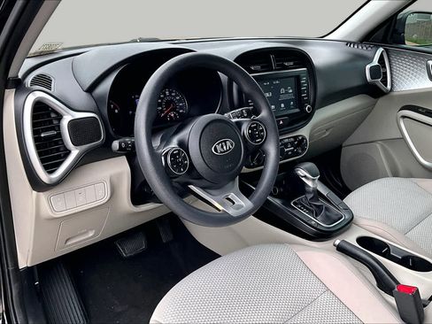 Used 2020 Kia Soul LX FWD image 17