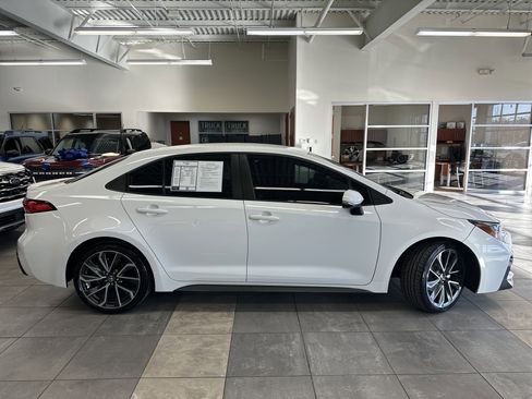 Used 2021 Toyota Corolla SE w/ Carpet Mat Package (TMS) image 11