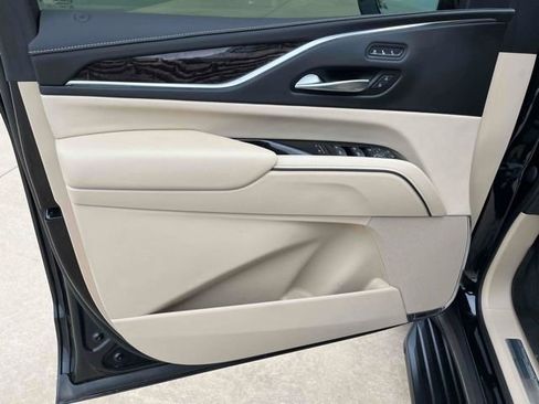 Used 2023 Cadillac Escalade Premium Luxury image 21