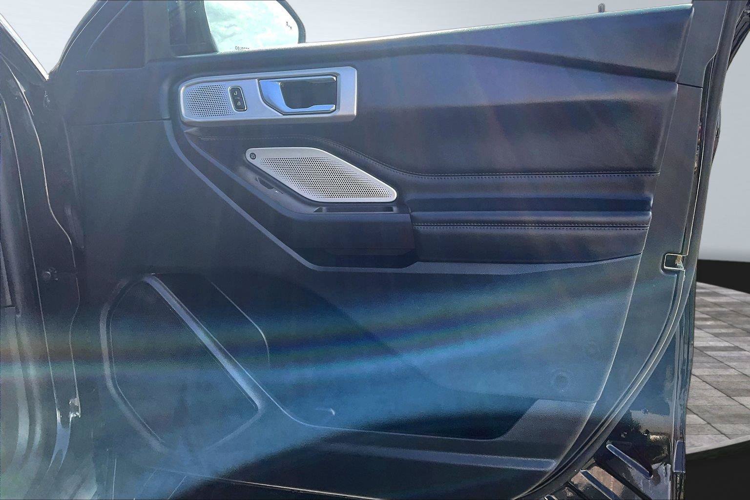 Used 2020 Ford Explorer Platinum w/ Premium Technology Package AWD/4WD image 24