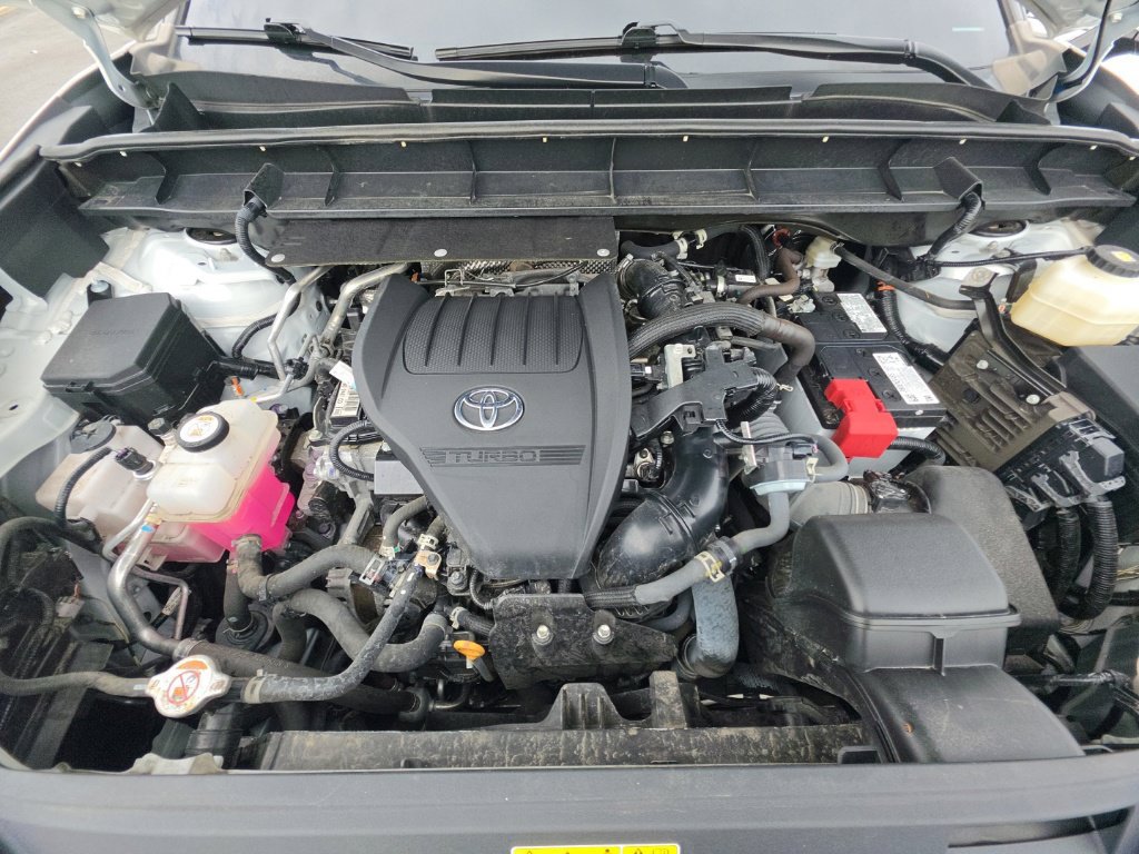 Used 2023 Toyota Highlander XLE AWD/4WD image 12