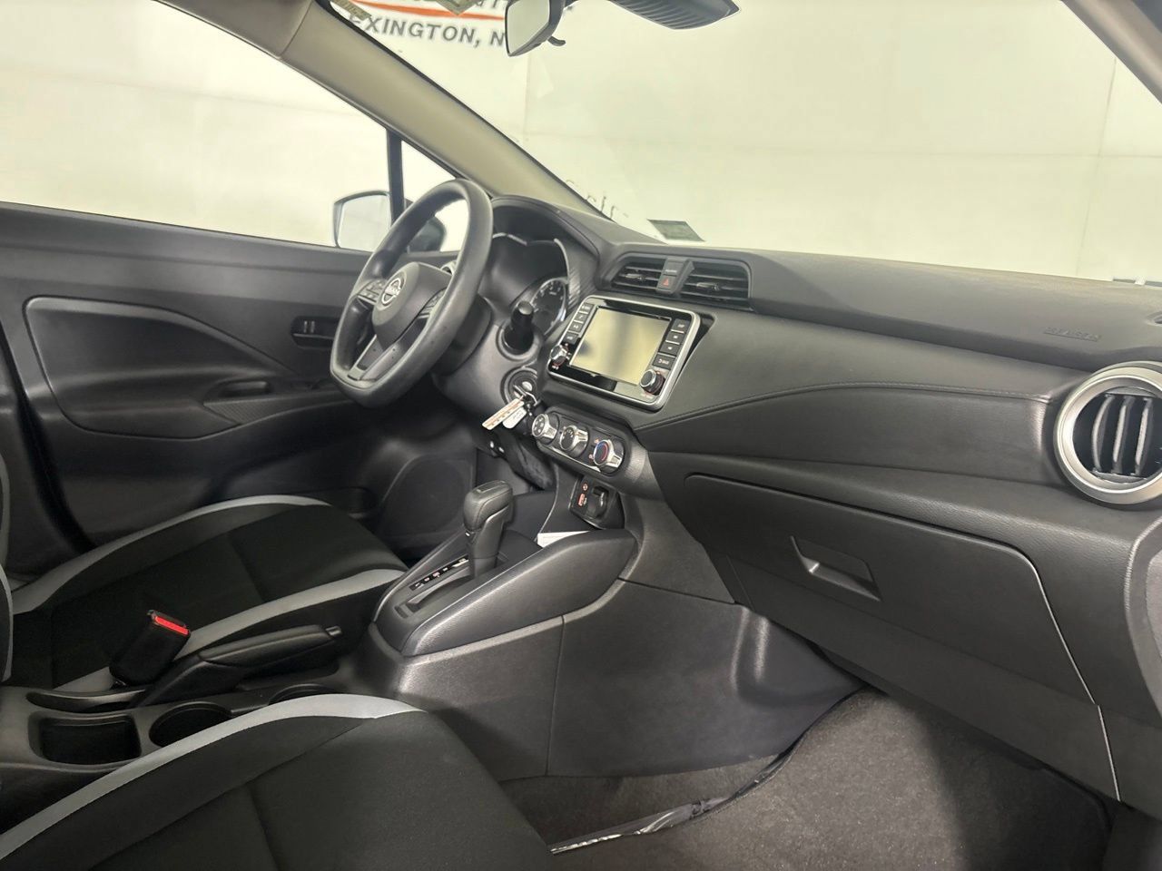 Used 2025 Nissan Versa S w/ Trunk Package FWD image 31