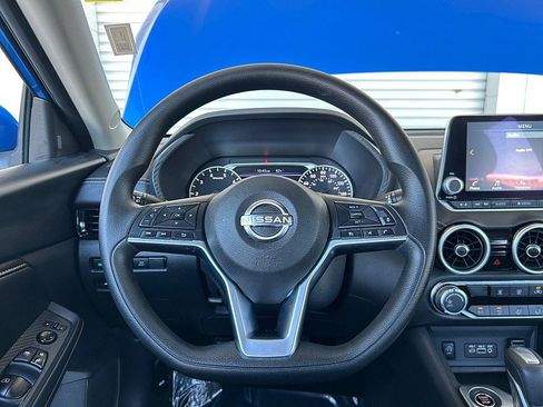 Used 2025 Nissan Sentra SV FWD image 22