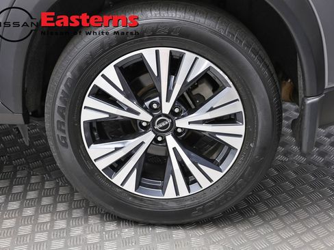Used 2023 Nissan Rogue SV AWD/4WD image 8